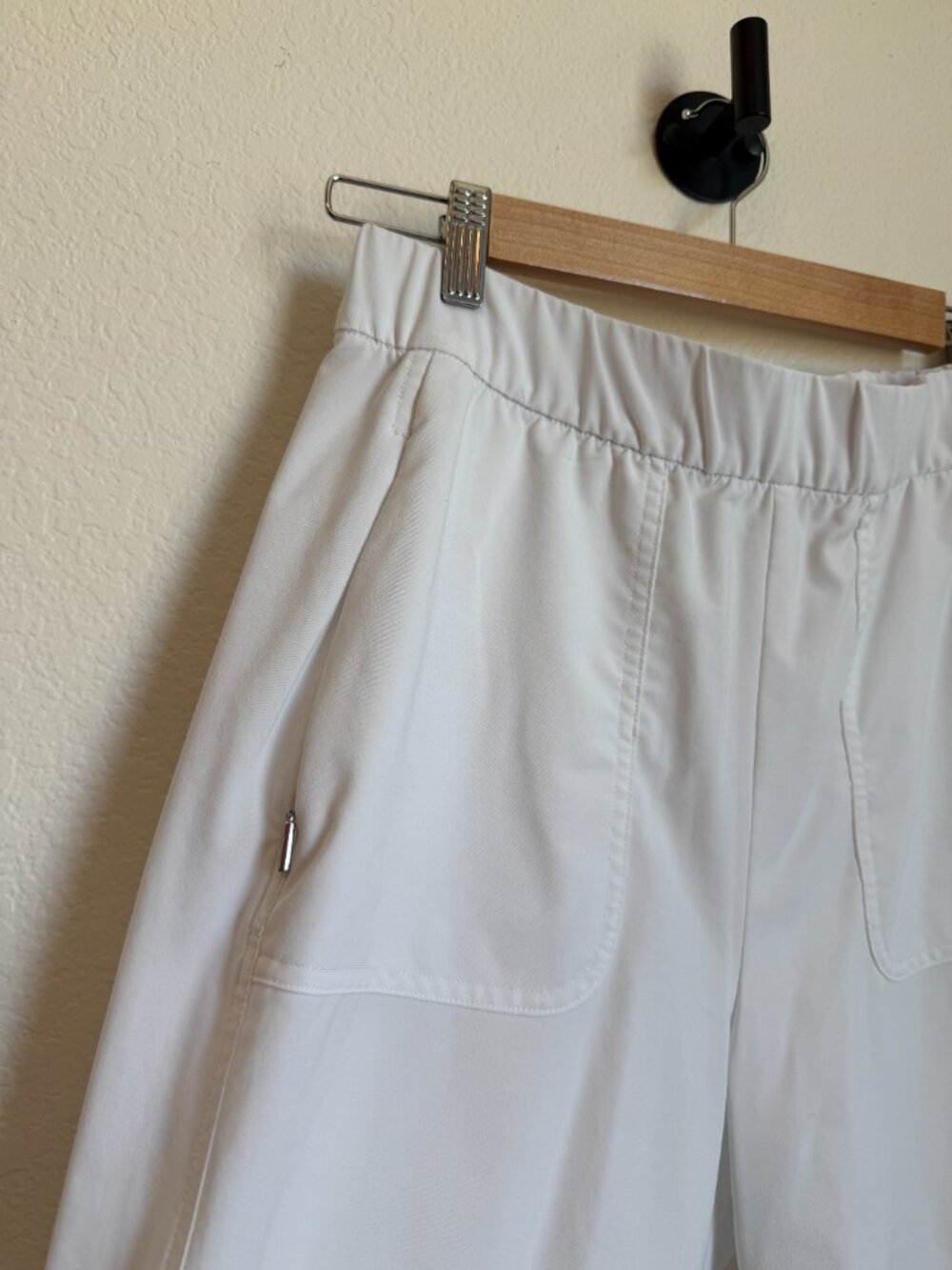 Chico's Neema White Loose Bermuda Capri Shorts Size 1.5 (US 10) - Picture 2 of 7